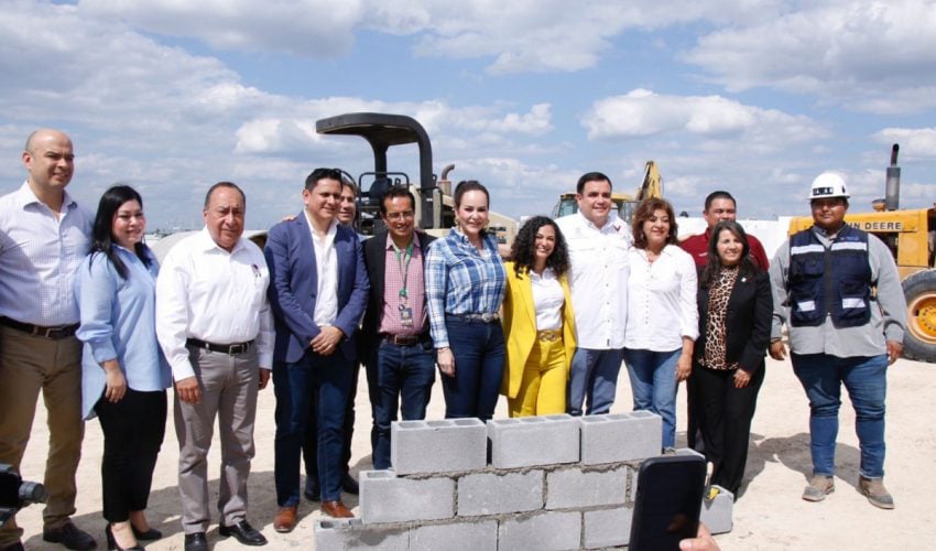 Colocan primera piedra de Bodega Aurrera en Paseo Monterrey en Nuevo Laredo
