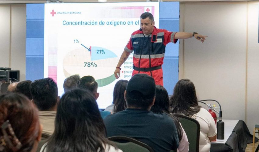 Capacitan Secretaría del Trabajo de Tamaulipas y Cruz Roja Mexicana a más de cien trabajadores de empresas en Altamira