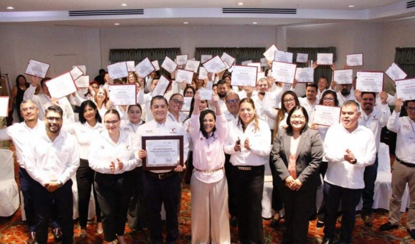 Integrantes del Centro de Conciliación Laboral, concluyen Diplomado en Conciliación y Mediación