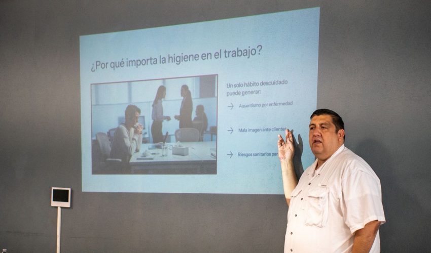 Capacitan a personal en higiene para prevenir riesgos sanitarios en centros de trabajo