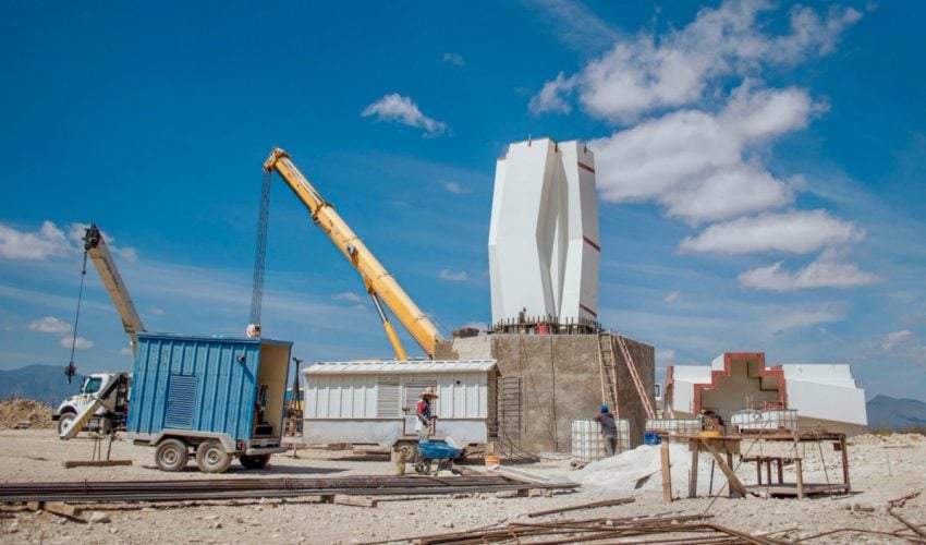 Da comienzo instalación de Cruz Monumental en Tula
