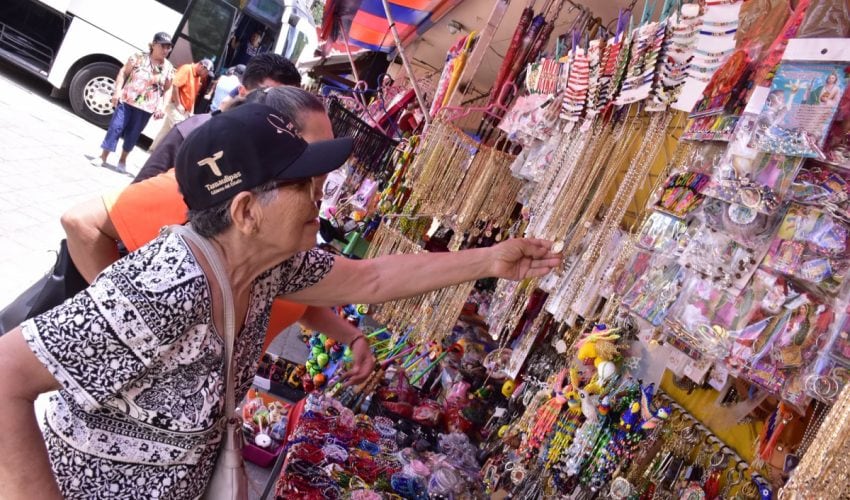 Programa de Turismo Social lleva a adultos mayores a pasear a El Chorrito en Hidalgo, Tamaulipas