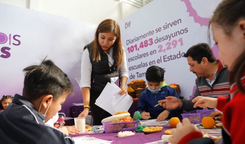 Visitan alumnos de nivel básico el stand del DIF Estatal en la Feria Tamaulipas 2022