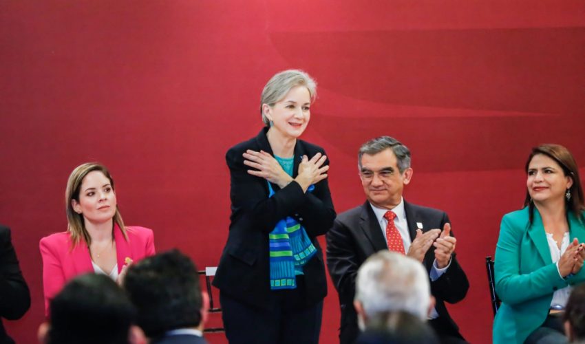 Impulsa María de Villarreal acciones para erradicar la violencia de género.