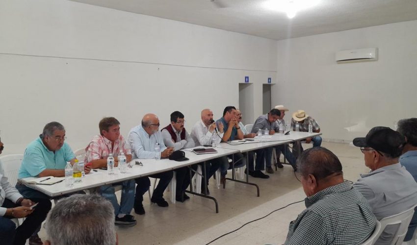 Sostiene reunión secretario de Recursos Hidráulicos con usuarios del Distrito de Riego 026