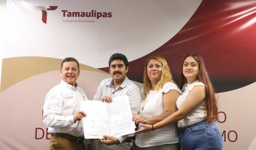 Entrega ITAVU escrituras a familia que esperó 22 años