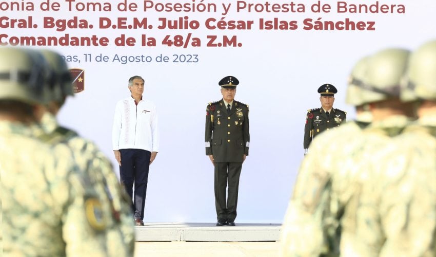Asiste gobernador Américo Villarreal a la toma de posesión del comandante de la 48/a Zona Militar