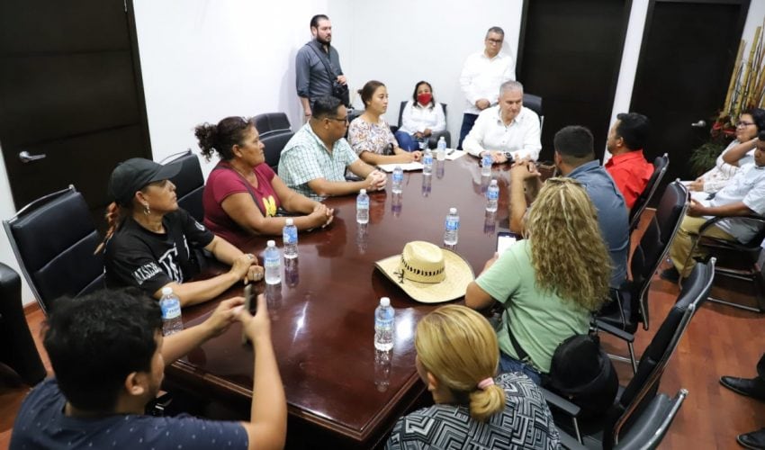 Resuelve gobernador Américo, demandas de los trabajadores de la Secretaría de Salud