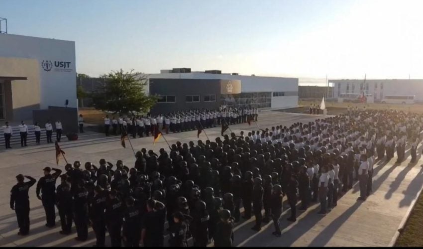 Destaca gobernador capacitación de elementos de formación inicial para Guardia Estatal en la USJT