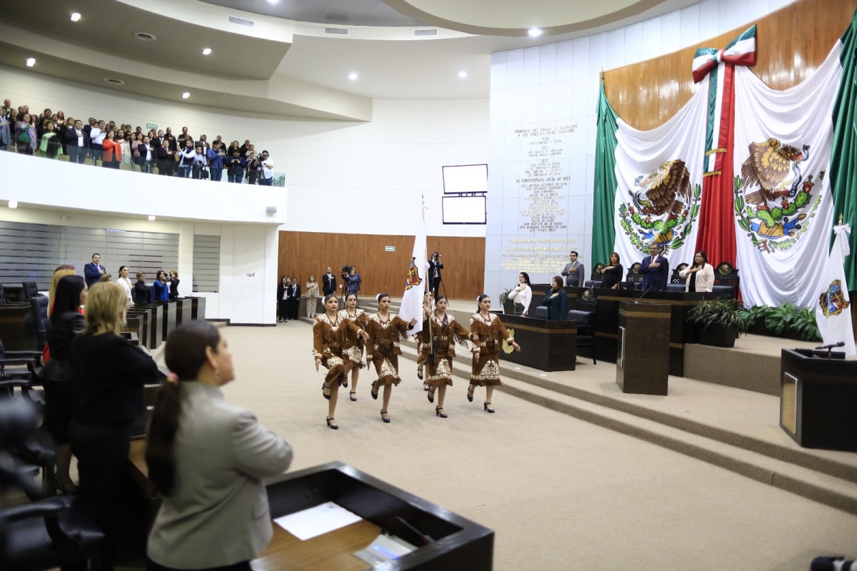El ayuntamiento otorga a María de los Ángeles González Atanasio y a la  Comunidad Educativa de Mérida los premios Turuta de Oro 2022 que se  entregarán en una gala donde actuará 'Los