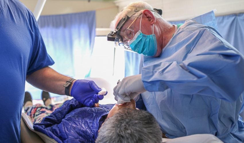 Atienden DIF Tamaulipas y Club Rotario Victoria a 230 personas con jornada médica