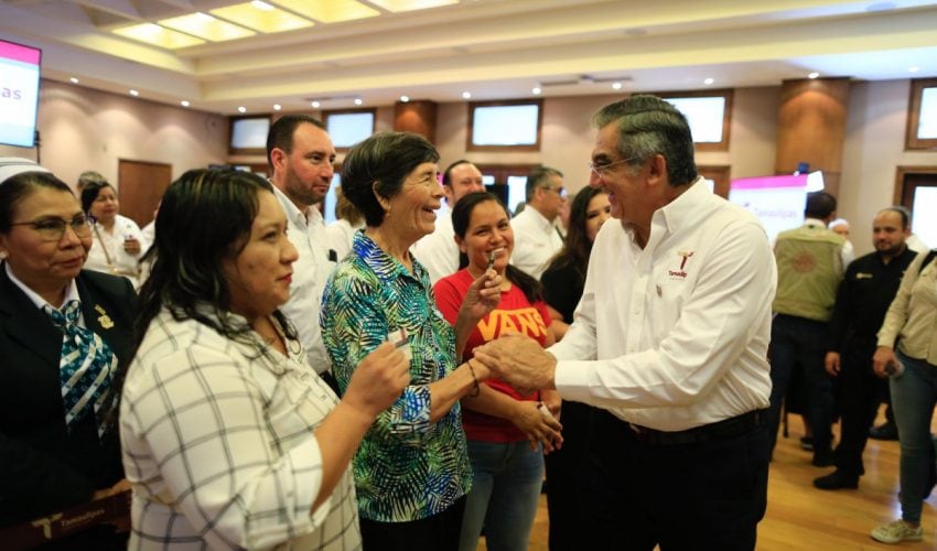 Entrega Américo credenciales del programa IMSS-Bienestar