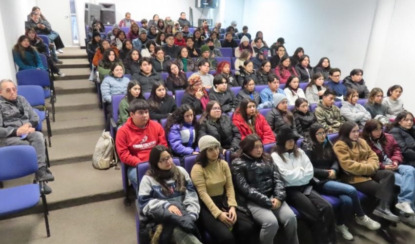 Impartieron conferencia sobre aranceles a estudiantes de la UPV