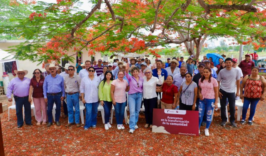 Entrega SEBIEN tinacos en Aldama