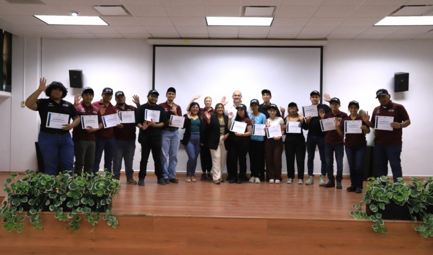 Reciben estudiantes de la UTTN taller de crecimiento personal y equilibrio emocional