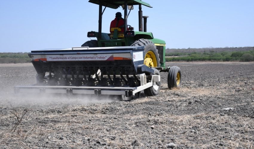 Refuerzan apoyo al campo en altiplano tamaulipeco con tecnología de siembra de precisión