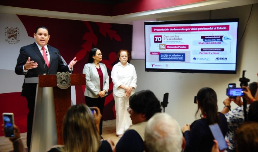 Benefició Cabeza de Vaca con contratos a los Carmona, denuncia Salud