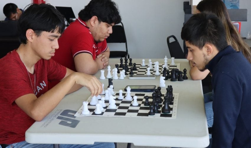 Fortalece UPRR la unidad estudiantil con Juegos Intergrupales