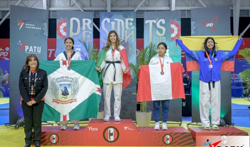 Gana tamaulipeca medalla de oro en certamen internacional de taekwondo