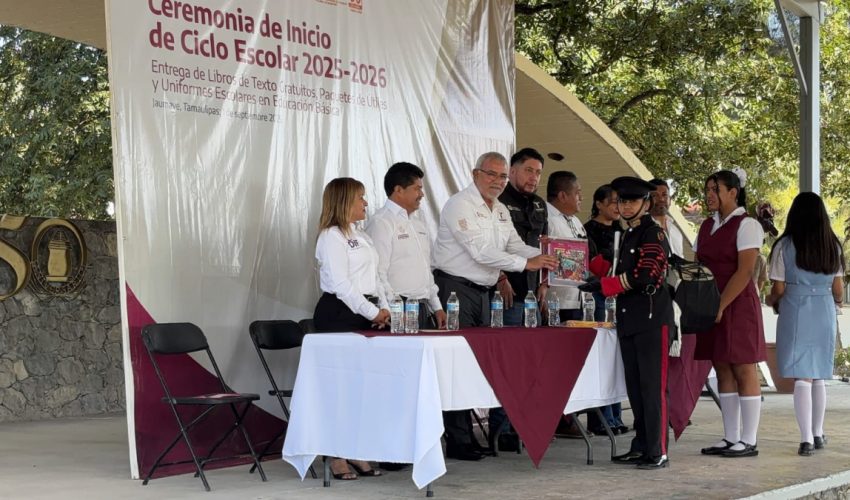 Da inicio secretario de Obras Públicas al ciclo escolar 2025-2026 en Jaumave