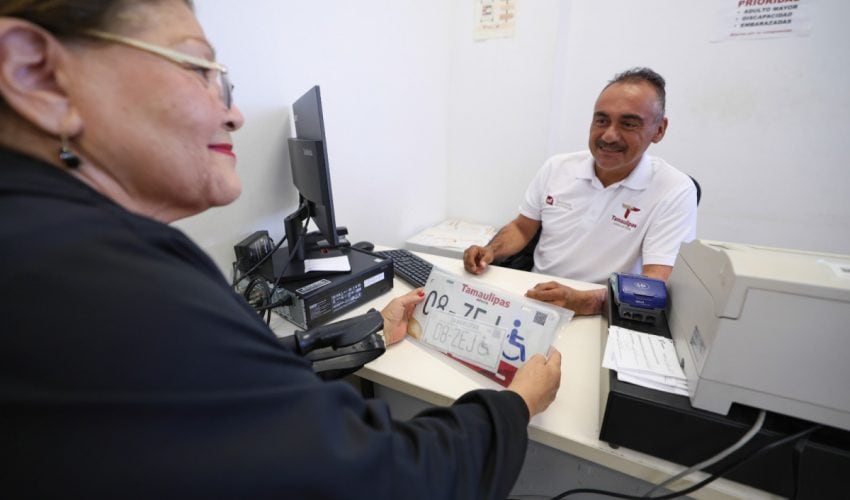 Facilita DIF Tamaulipas trámite de credencial y placas de circulación para personas con discapacidad